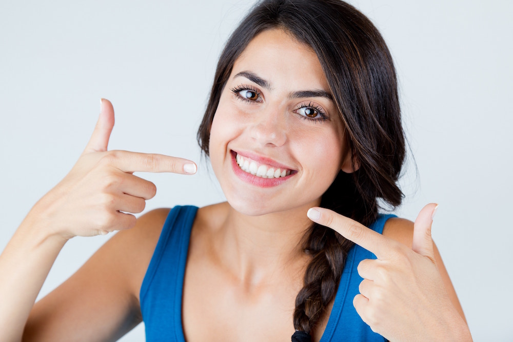 beneficios ortodoncia clinica dental parla chica mostrando dientes